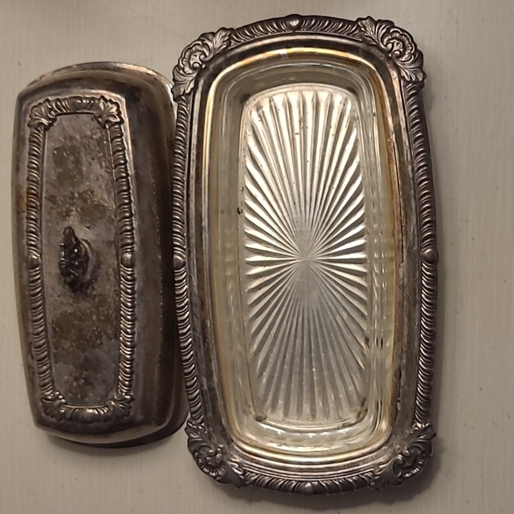 Vintage silver plated butter dish with original glass liner insert - Picture 2 of 12